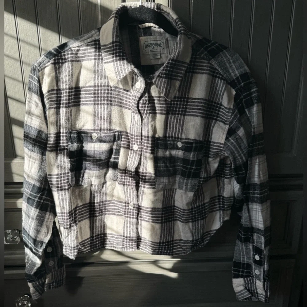 American Eagle Cropped Plaid Flannel Shirt - Picture 2 of 6